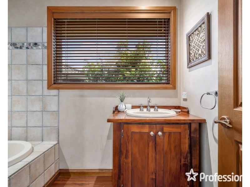 3 Meridian Court, Mooroolbark VIC 3138