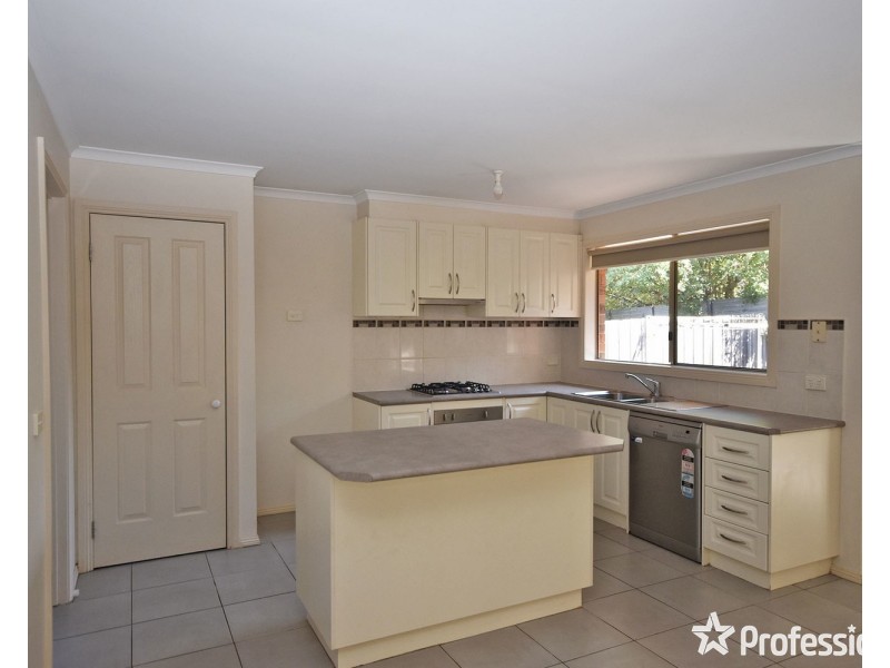 8 Jean Court, Mooroolbark VIC 3138