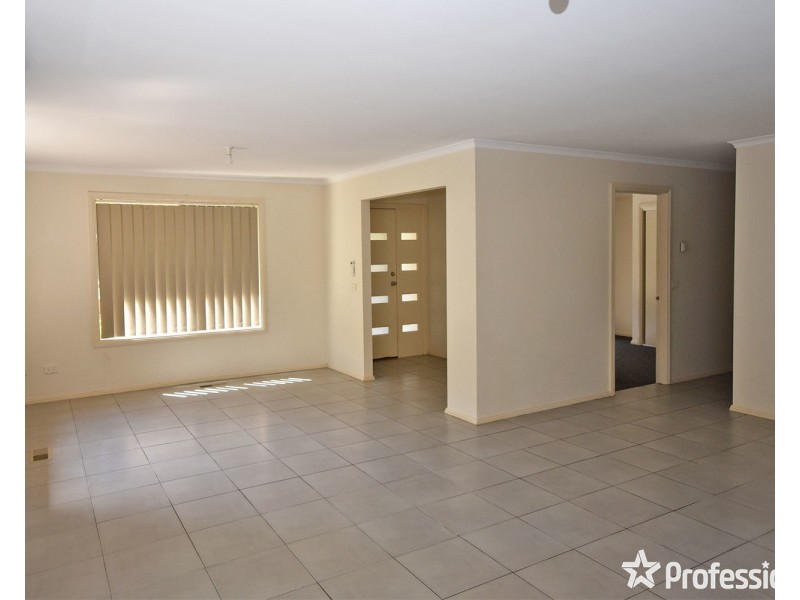 8 Jean Court, Mooroolbark VIC 3138