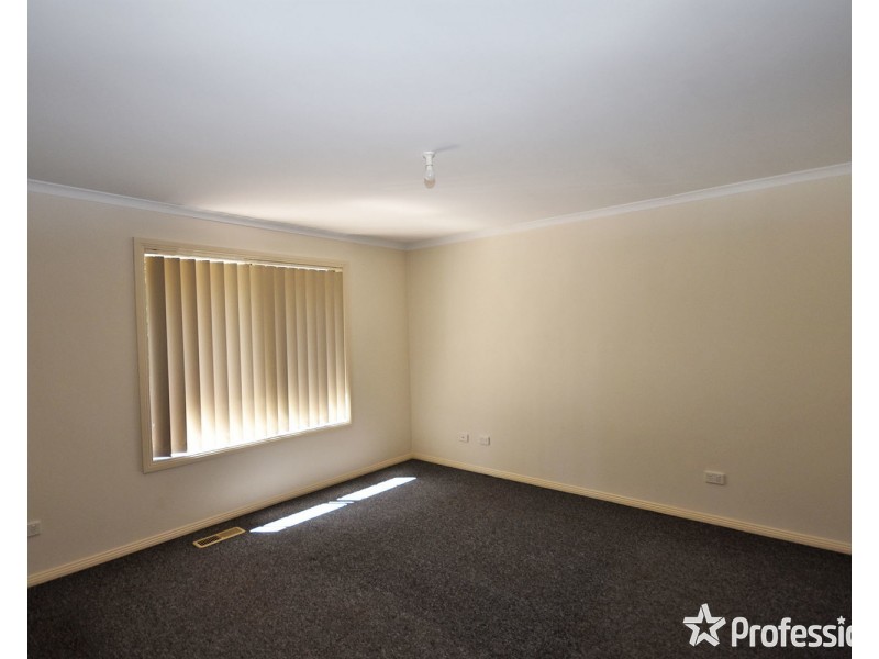 8 Jean Court, Mooroolbark VIC 3138