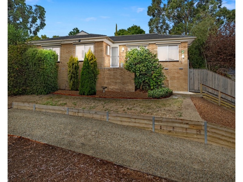 2 Parry Drive, Mooroolbark VIC 3138