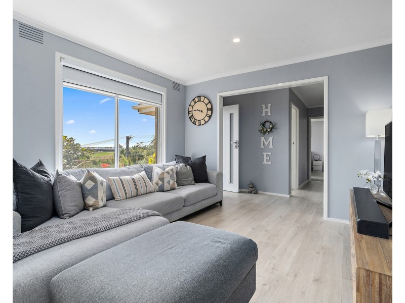 2 Parry Drive, Mooroolbark VIC 3138