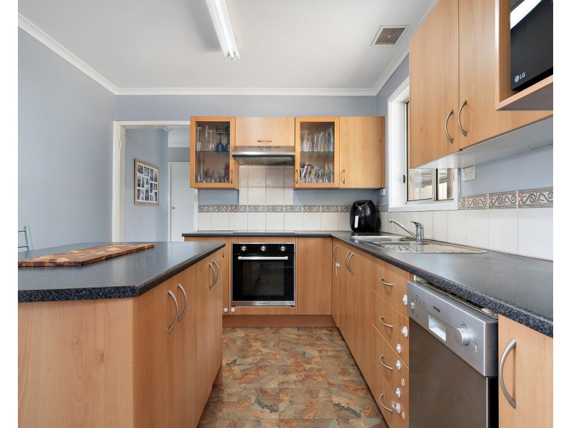2 Parry Drive, Mooroolbark VIC 3138