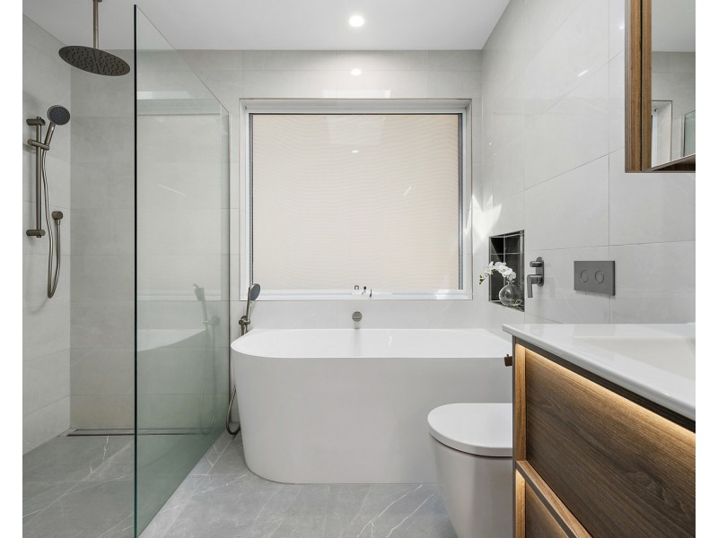 2 Parry Drive, Mooroolbark VIC 3138