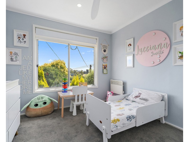 2 Parry Drive, Mooroolbark VIC 3138