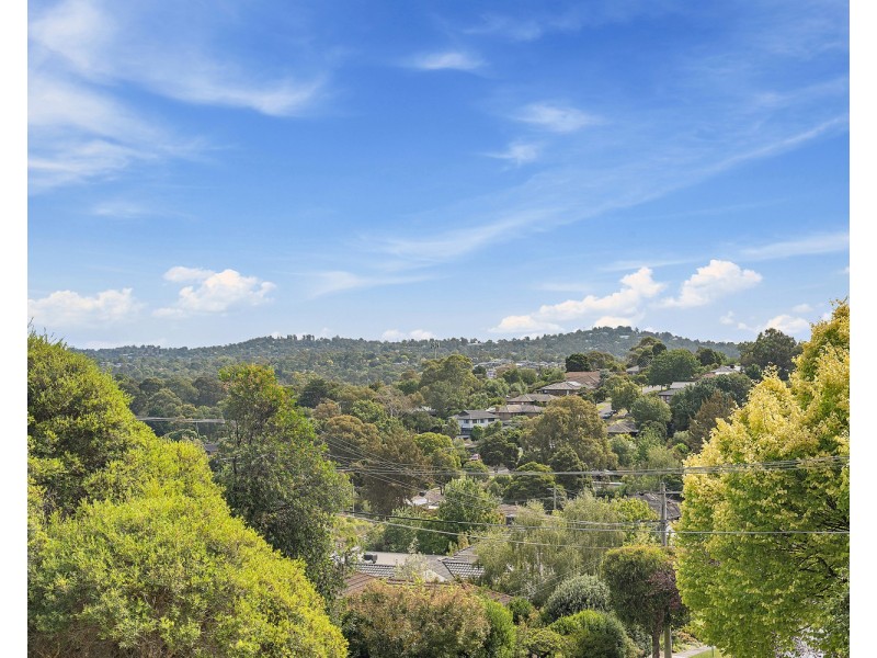 2 Parry Drive, Mooroolbark VIC 3138