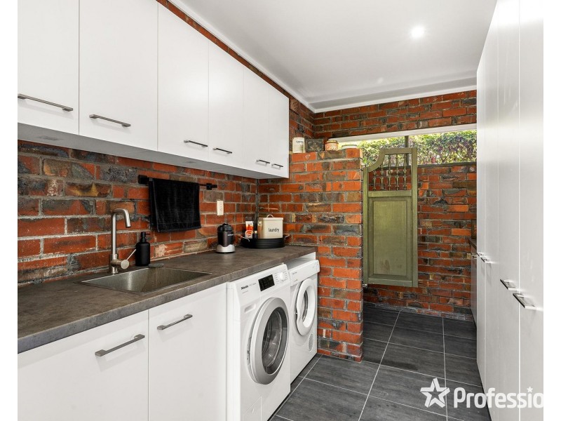 4 Glen Avenue, Croydon VIC 3136