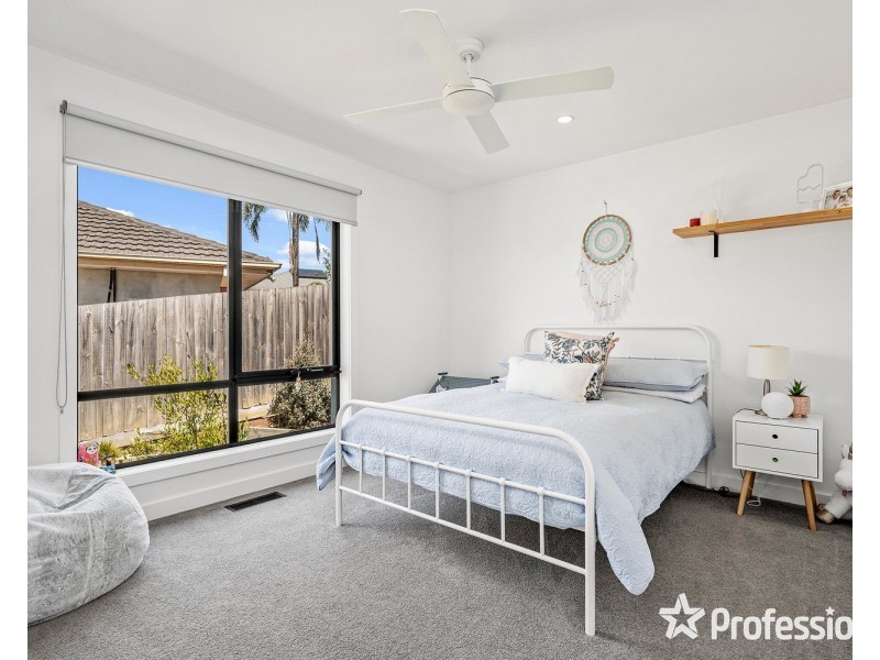 27 Nambour Drive, Mooroolbark VIC 3138