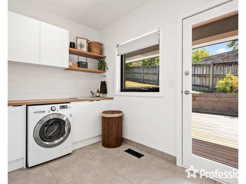 27 Nambour Drive, Mooroolbark VIC 3138