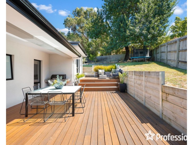 27 Nambour Drive, Mooroolbark VIC 3138