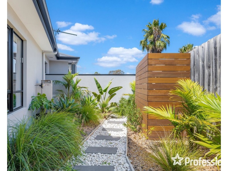 27 Nambour Drive, Mooroolbark VIC 3138