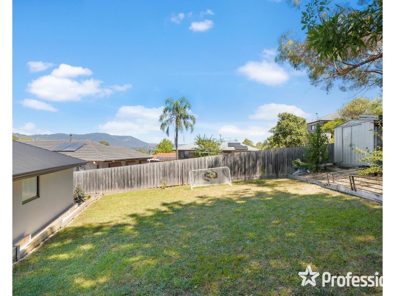 27 Nambour Drive, Mooroolbark VIC 3138