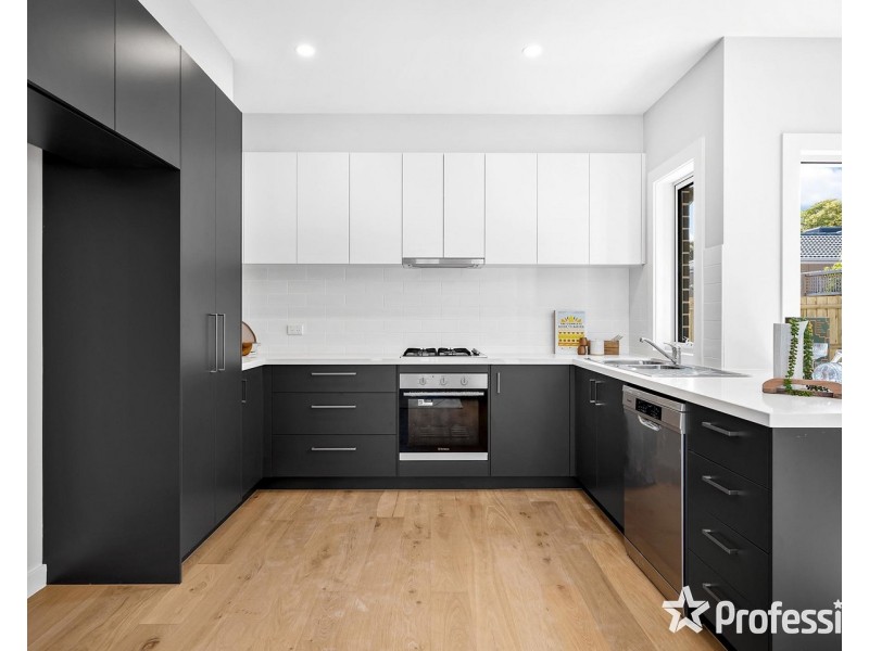 1-3/1 Churchill Way, Kilsyth VIC 3137