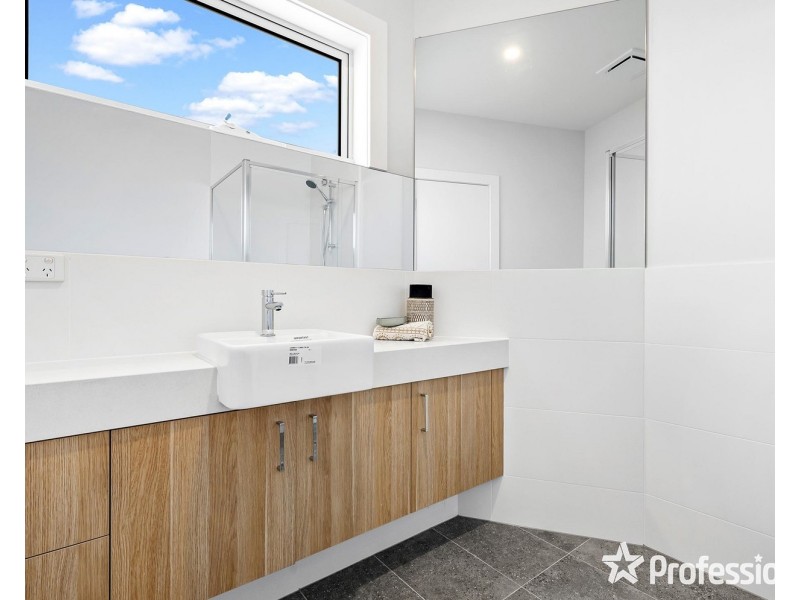 1-3/1 Churchill Way, Kilsyth VIC 3137