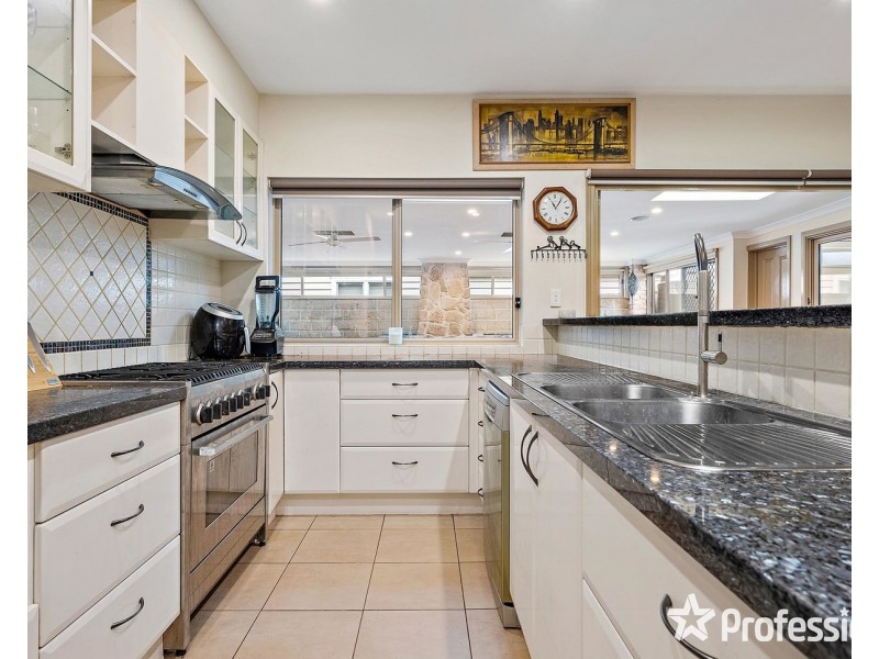 9 Belmont Road West, Croydon South VIC 3136