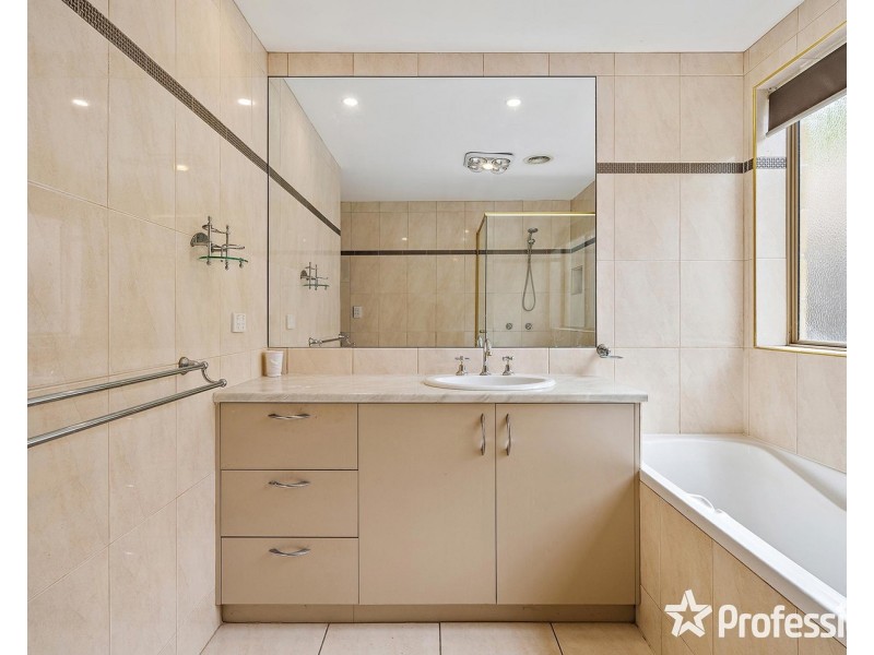 9 Belmont Road West, Croydon South VIC 3136