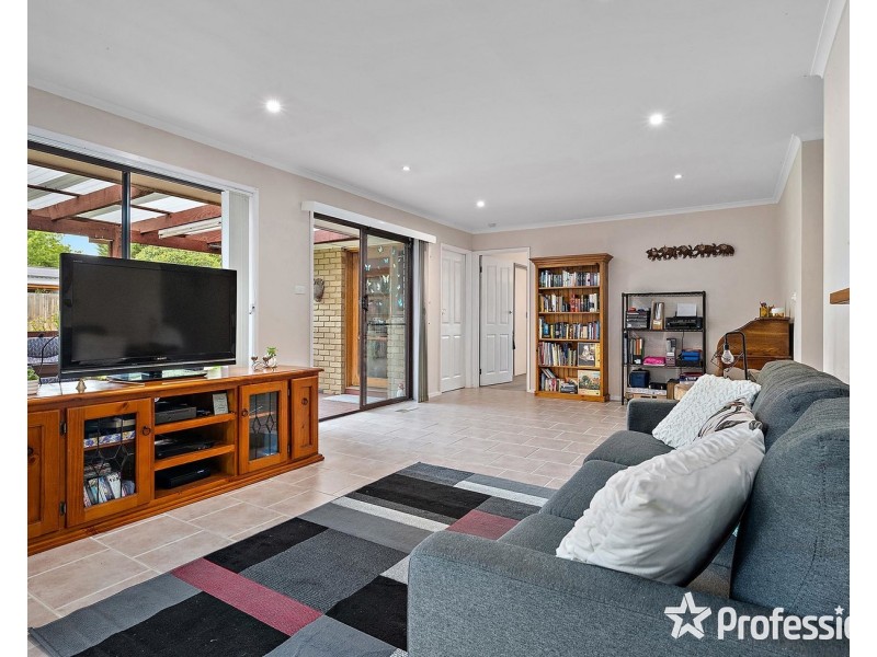11 Warruga Court, Croydon VIC 3136