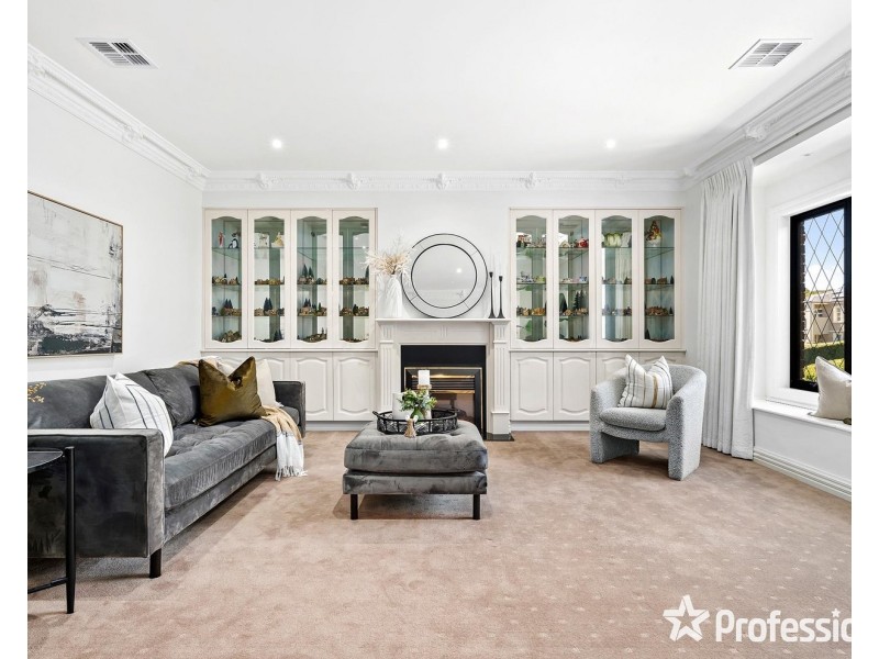 53 Valley Park Drive, Mooroolbark VIC 3138