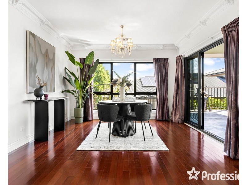 53 Valley Park Drive, Mooroolbark VIC 3138
