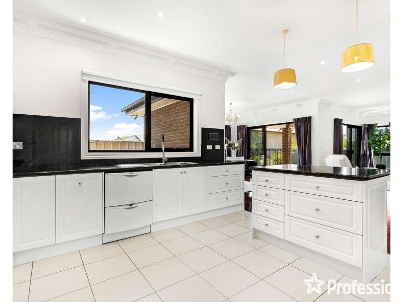 53 Valley Park Drive, Mooroolbark VIC 3138