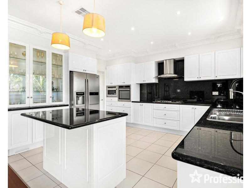 53 Valley Park Drive, Mooroolbark VIC 3138
