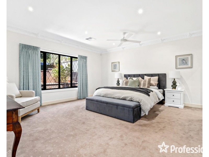 53 Valley Park Drive, Mooroolbark VIC 3138