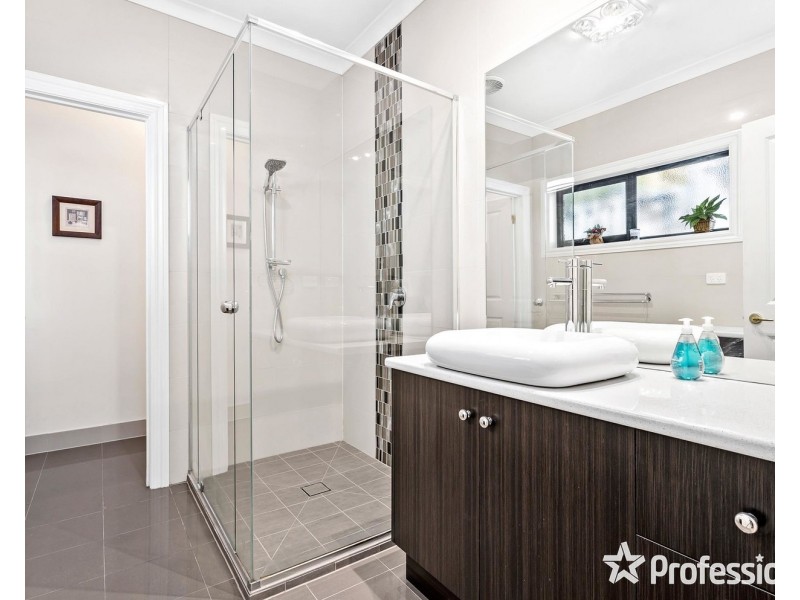 53 Valley Park Drive, Mooroolbark VIC 3138