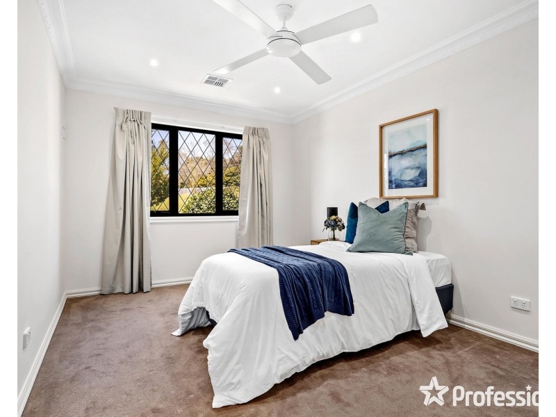 53 Valley Park Drive, Mooroolbark VIC 3138