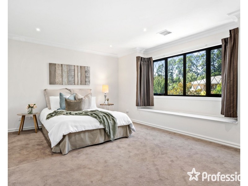 53 Valley Park Drive, Mooroolbark VIC 3138