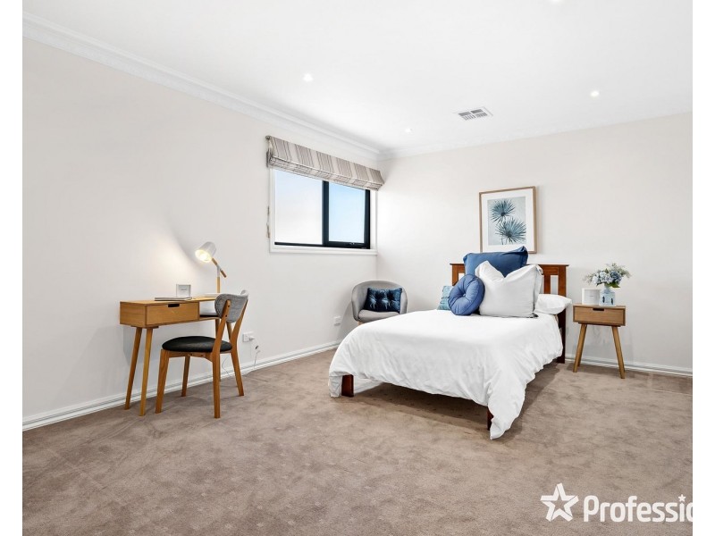 53 Valley Park Drive, Mooroolbark VIC 3138