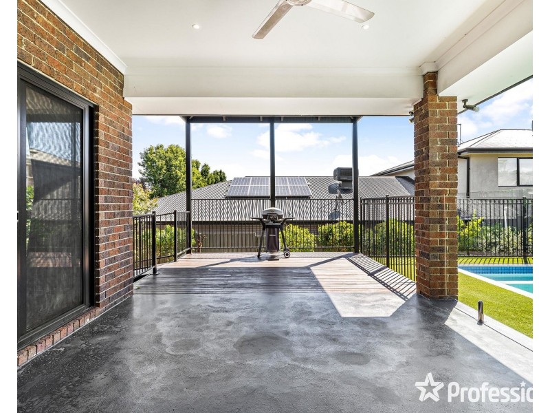 53 Valley Park Drive, Mooroolbark VIC 3138