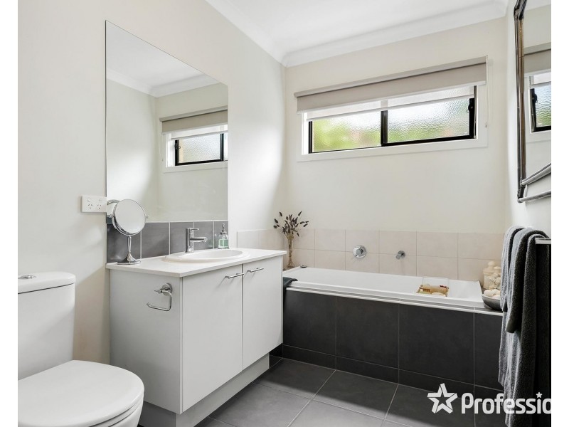 2 Tanika Circuit, Croydon VIC 3136