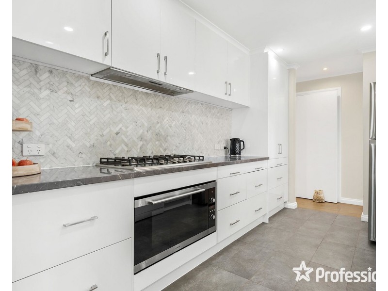 37 Landscape Drive, Mooroolbark VIC 3138