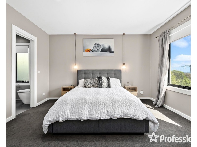 3 Bellara Drive, Mooroolbark VIC 3138