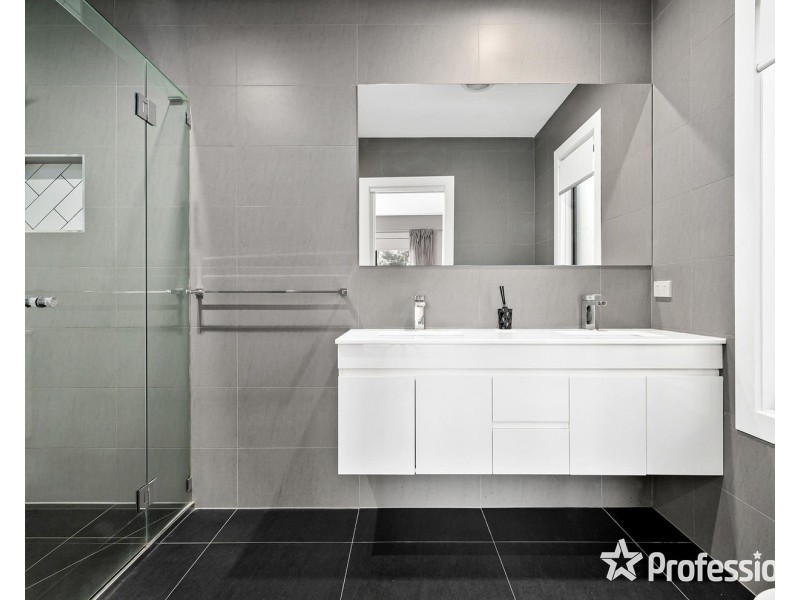 3 Bellara Drive, Mooroolbark VIC 3138