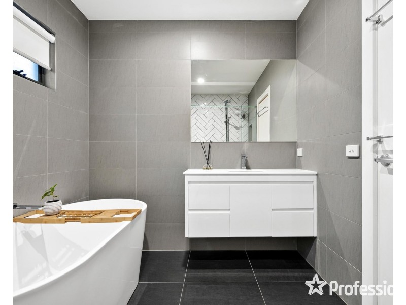 3 Bellara Drive, Mooroolbark VIC 3138