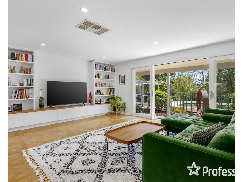 10 St Georges Avenue, Montrose VIC 3765