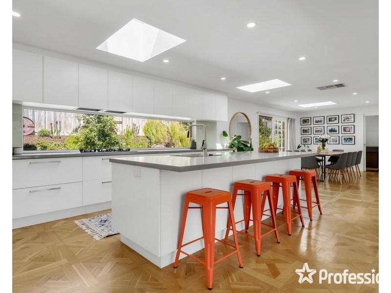 10 St Georges Avenue, Montrose VIC 3765