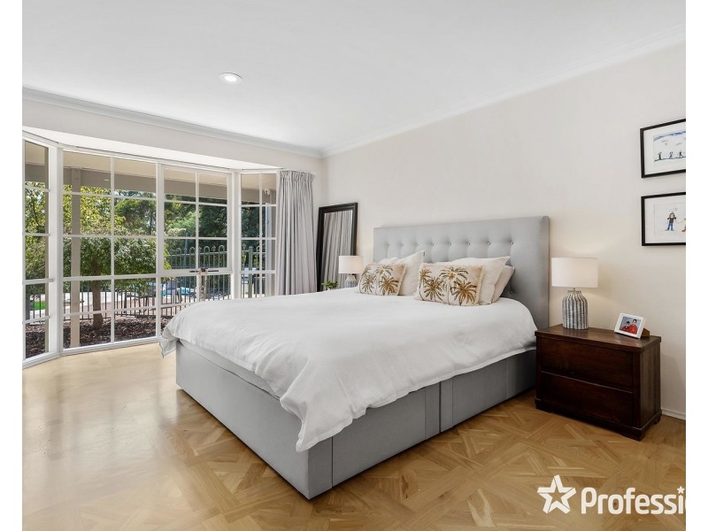 10 St Georges Avenue, Montrose VIC 3765