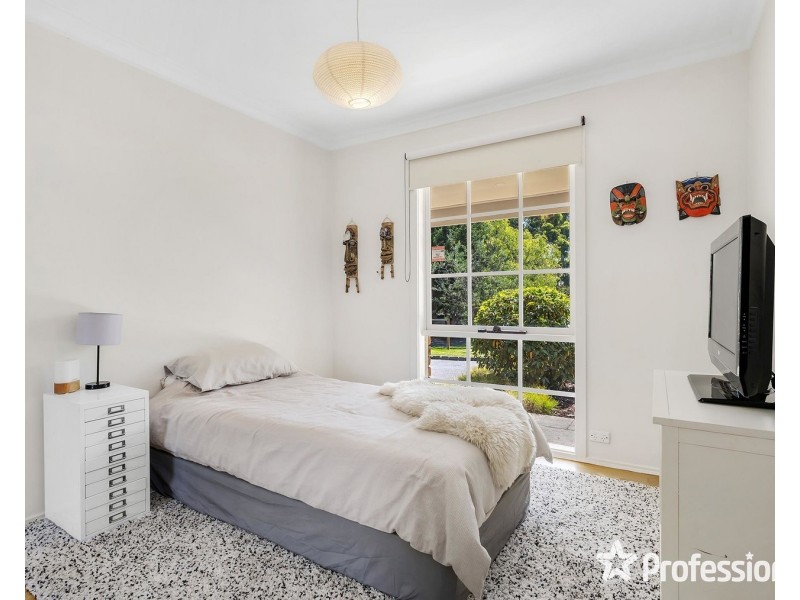 10 St Georges Avenue, Montrose VIC 3765