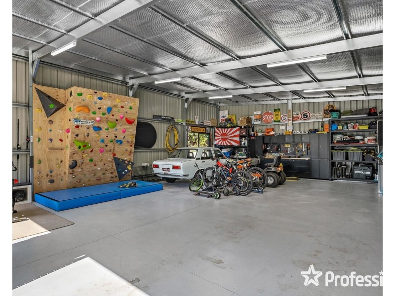 10 St Georges Avenue, Montrose VIC 3765