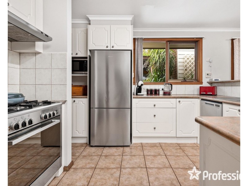 73-75 Pine Road, Mooroolbark VIC 3138