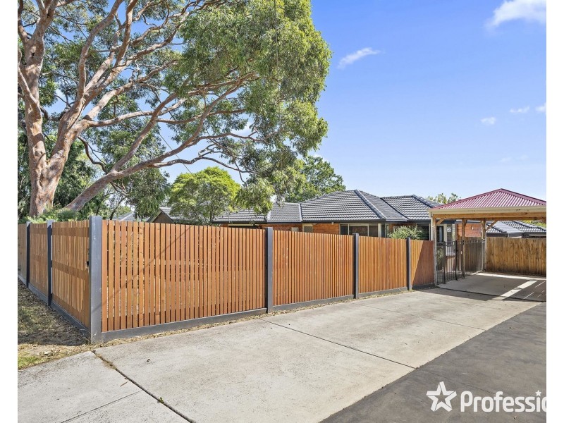 13 Saxon Drive, Mooroolbark VIC 3138