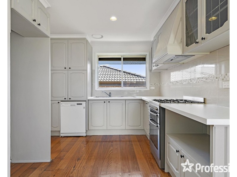 13 Saxon Drive, Mooroolbark VIC 3138