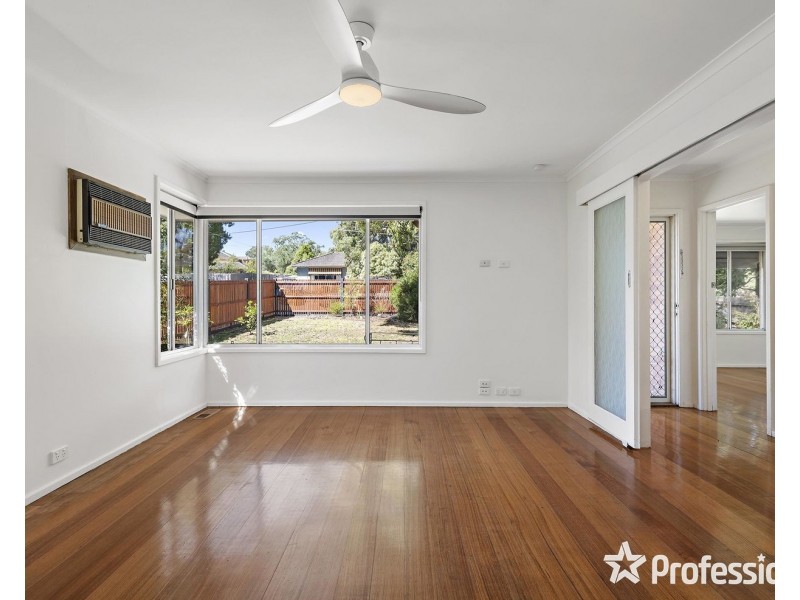 13 Saxon Drive, Mooroolbark VIC 3138