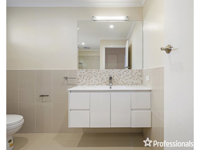 13 Saxon Drive, Mooroolbark VIC 3138