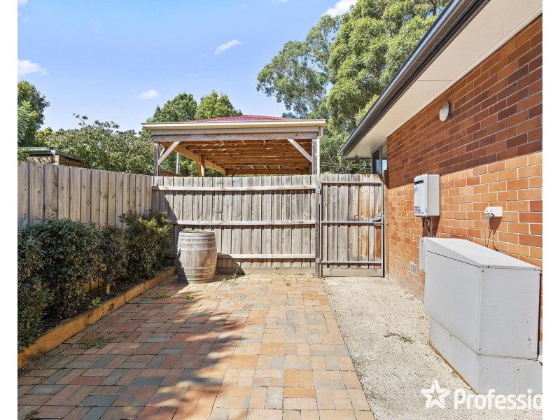 13 Saxon Drive, Mooroolbark VIC 3138