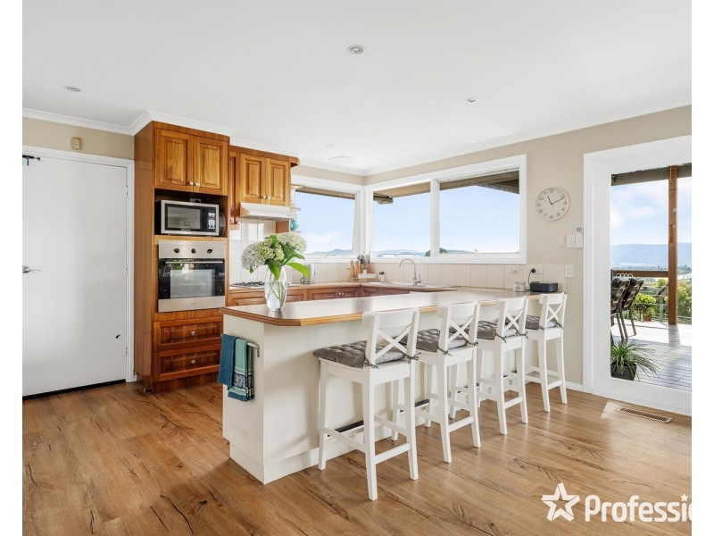 75 De Lancey Road, Wandin North VIC 3139