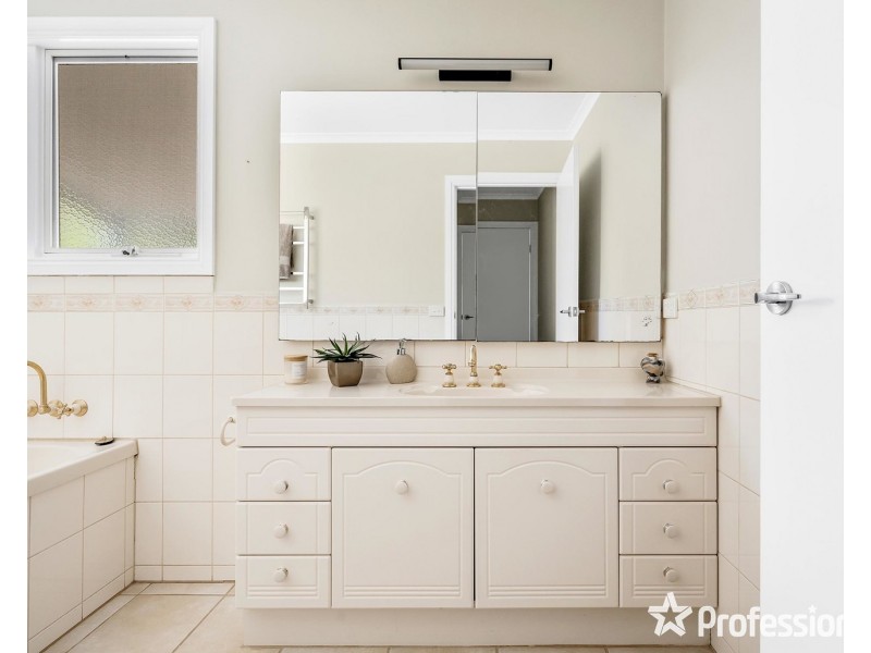 75 De Lancey Road, Wandin North VIC 3139