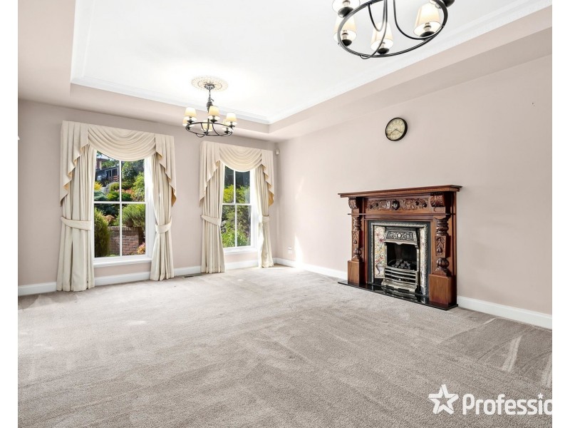 54 Kirkford Drive, Mooroolbark VIC 3138